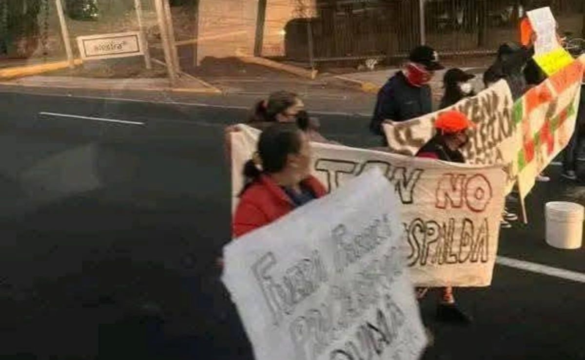 Bloqueo-en-la-Mexico–Pachuca-por-denuncia-de-contaminacion-y-falta-de-agua-en-Rustica-Xalostoc