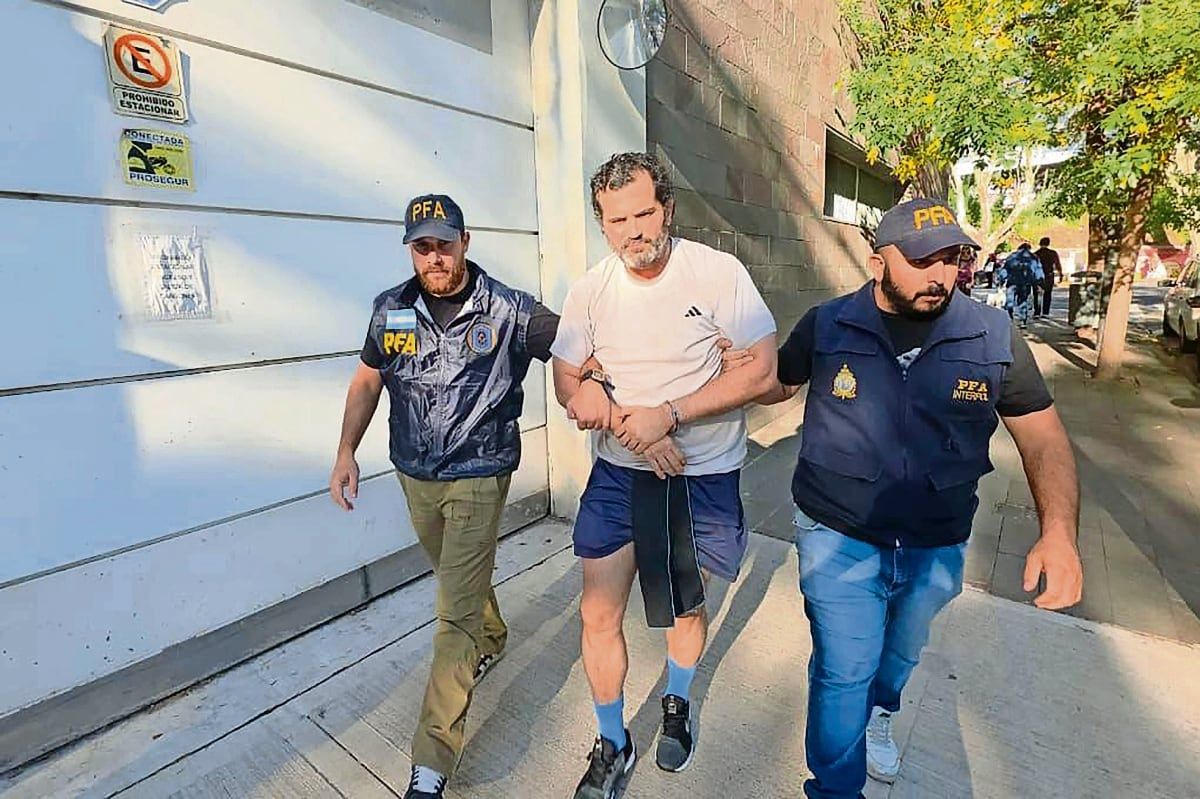 Detienen-en-Argentina-al-contralmirante-Fernando-Farias-FGR-investiga-aportaciones-millonarias-a-polizas