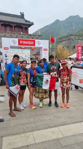 Atletas-raramuri-y-mixtecos-mexicanos-triunfan-en-el-23o-Maraton-de-la-Gran-Muralla-China