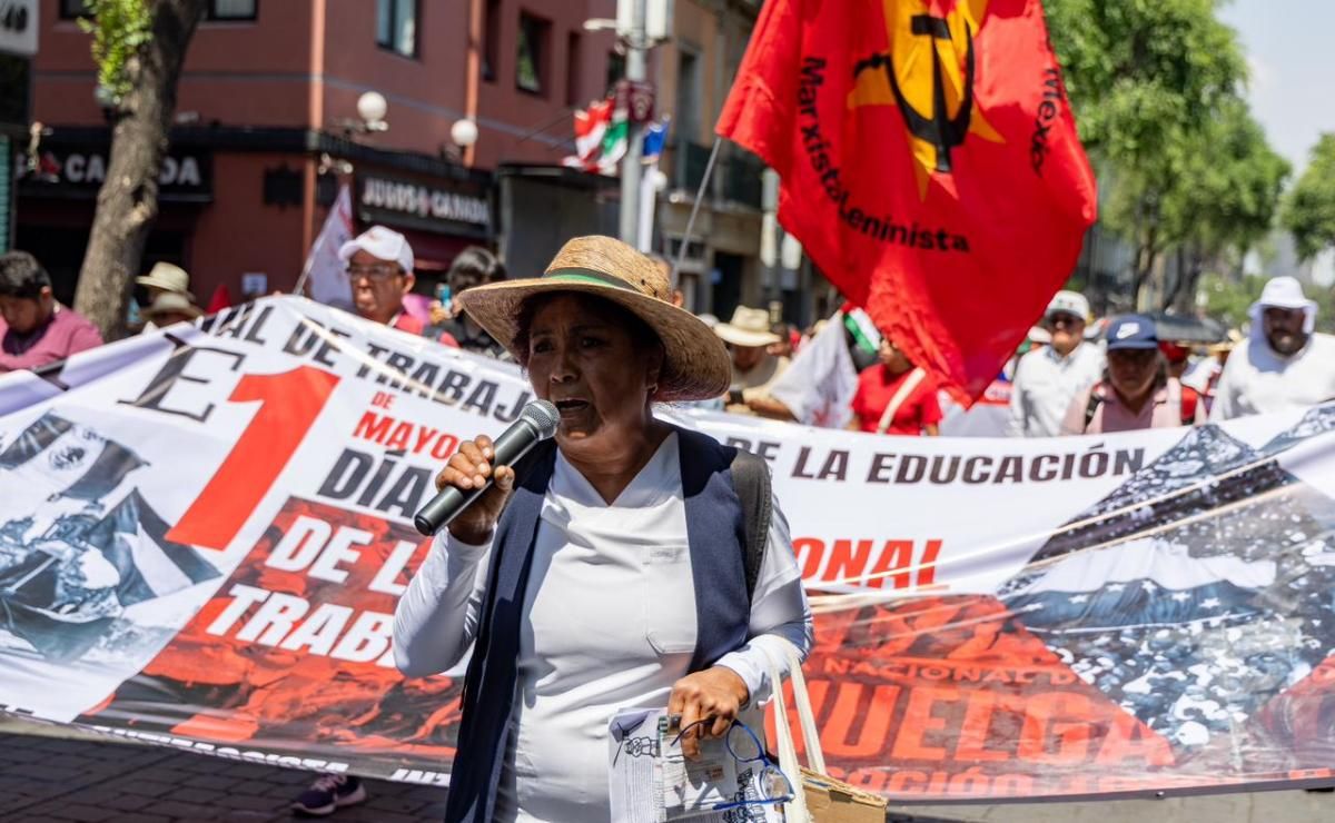 CNTE-marcha-al-Zocalo-y-entrega-pliego-petitorio-a-la-SEP-en-la-CDMX