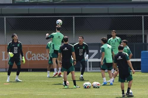 El-Tricolor-inicia-concentracion-en-el-CAR-Aguirre-advierte-que-quien-no-se-presente-quedara-fuera-del-Mundial-3
