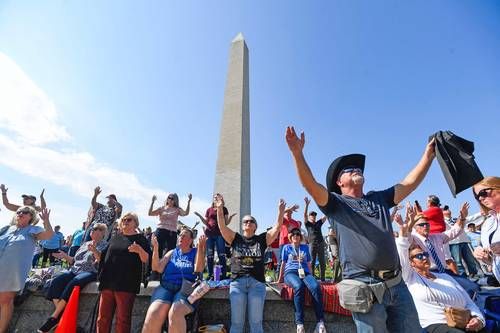 Miles-asisten-a-Rededicate-250-en-el-National-Mall-Trump-y-funcionarios-envian-mensajes
