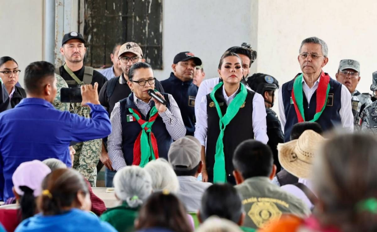 Segob-y-gobierno-de-Guerrero-proponen-mesa-de-dialogo-y-atienden-a-desplazados-en-Chilapa