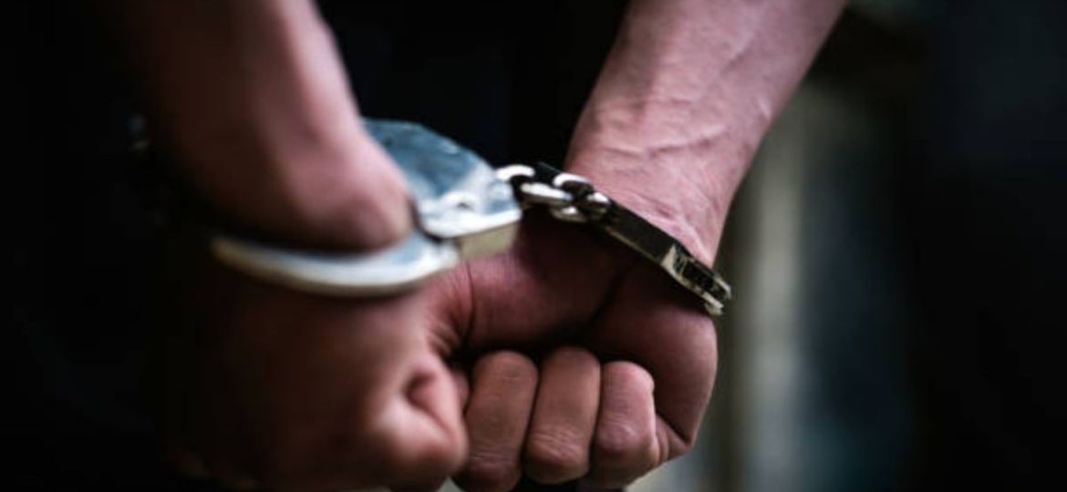 Stephen-Cloobeck-arrestado-en-Los-Angeles-por-presunta-intimidacion-a-testigos-en-el-caso-contra-su-prometida
