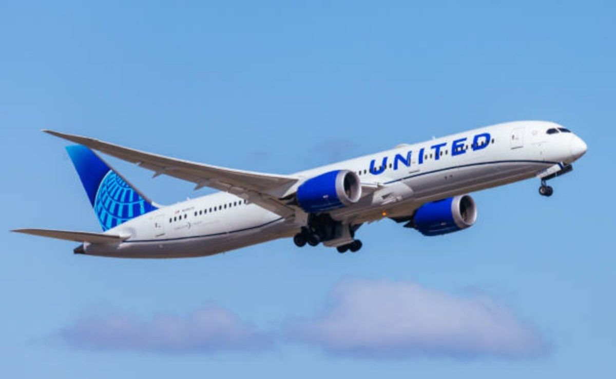 United-regresa-a-Newark-por-alerta-de-dispositivo-Bluetooth