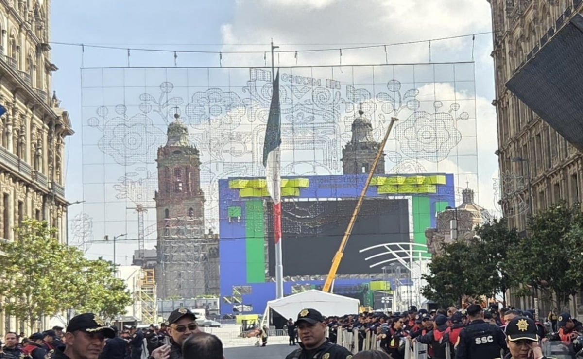 Instalan-mosaicos-luminosos-con-motivos-del-Mundial-en-el-Zocalo-y-la-avenida-20-de-Noviembre
