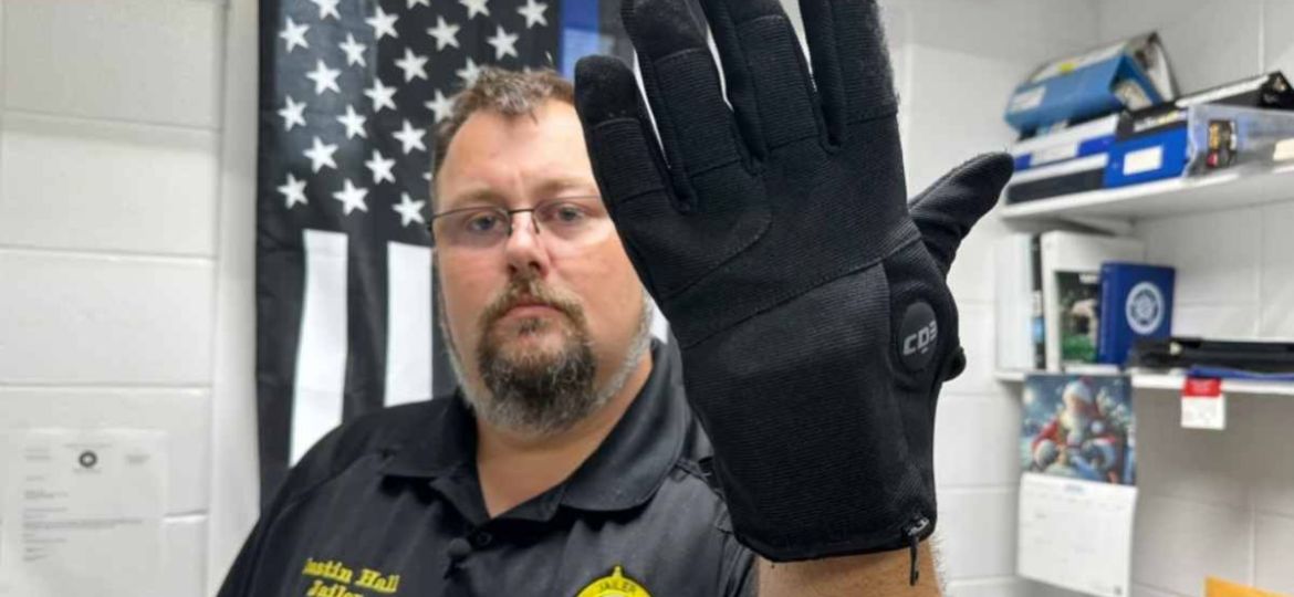 Estudio-del-Ejercito-revela-dolor-intenso-causado-por-guantes-electricos-comprados-por-ICE