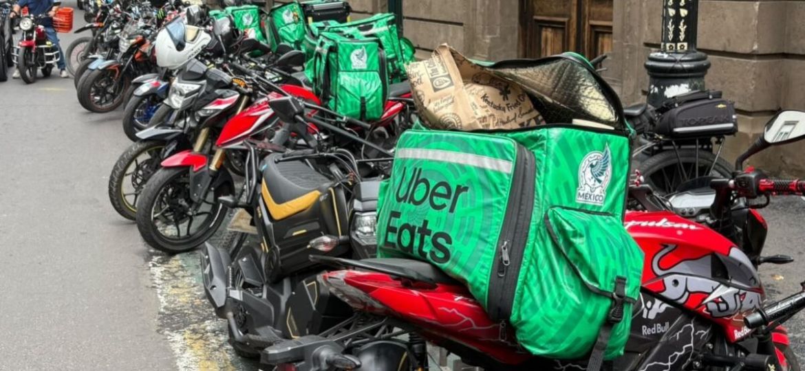 Repartidores-protestan-en-CDMX-contra-iniciativas-que-restringirian-el-transporte-en-moto-por-aplicacion